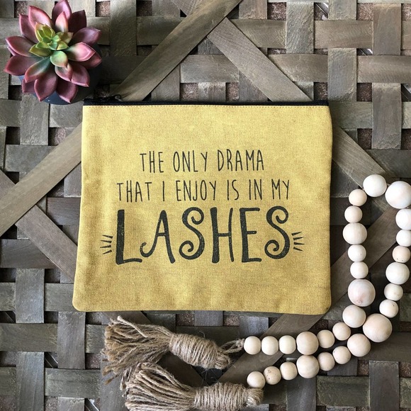 NWT!! Drama In My Lashes Cosmetic Bag - Picture 2 of 6